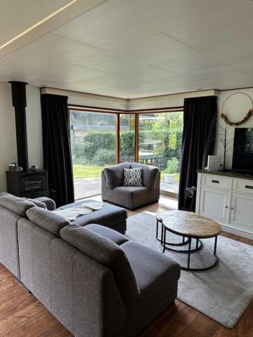 Topparken Veluwe Chalet: Private Garden Retreat in Beekbergen Exterior photo