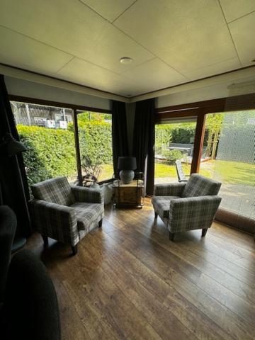 Topparken Veluwe Chalet: Private Garden Retreat in Beekbergen Exterior photo