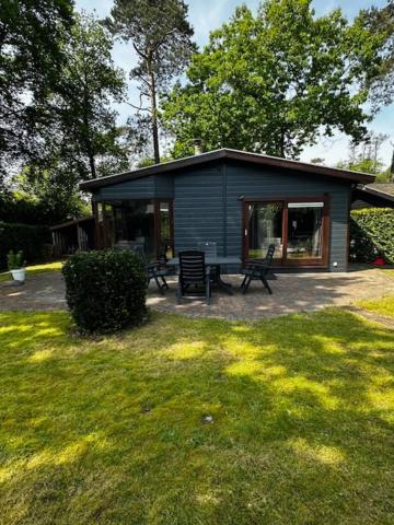 Topparken Veluwe Chalet: Private Garden Retreat in Beekbergen Exterior photo