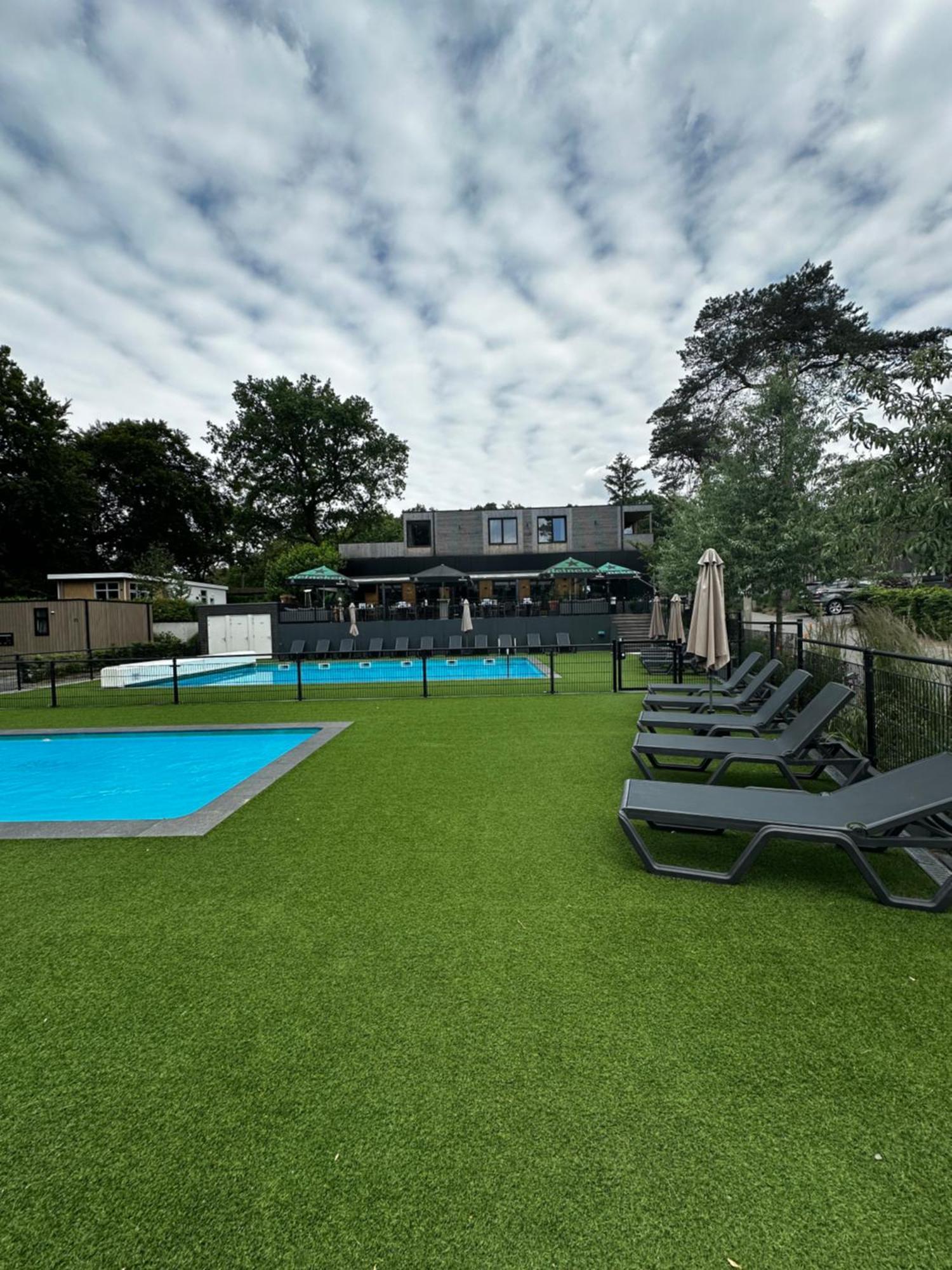 Topparken Veluwe Chalet: Private Garden Retreat in Beekbergen Exterior photo