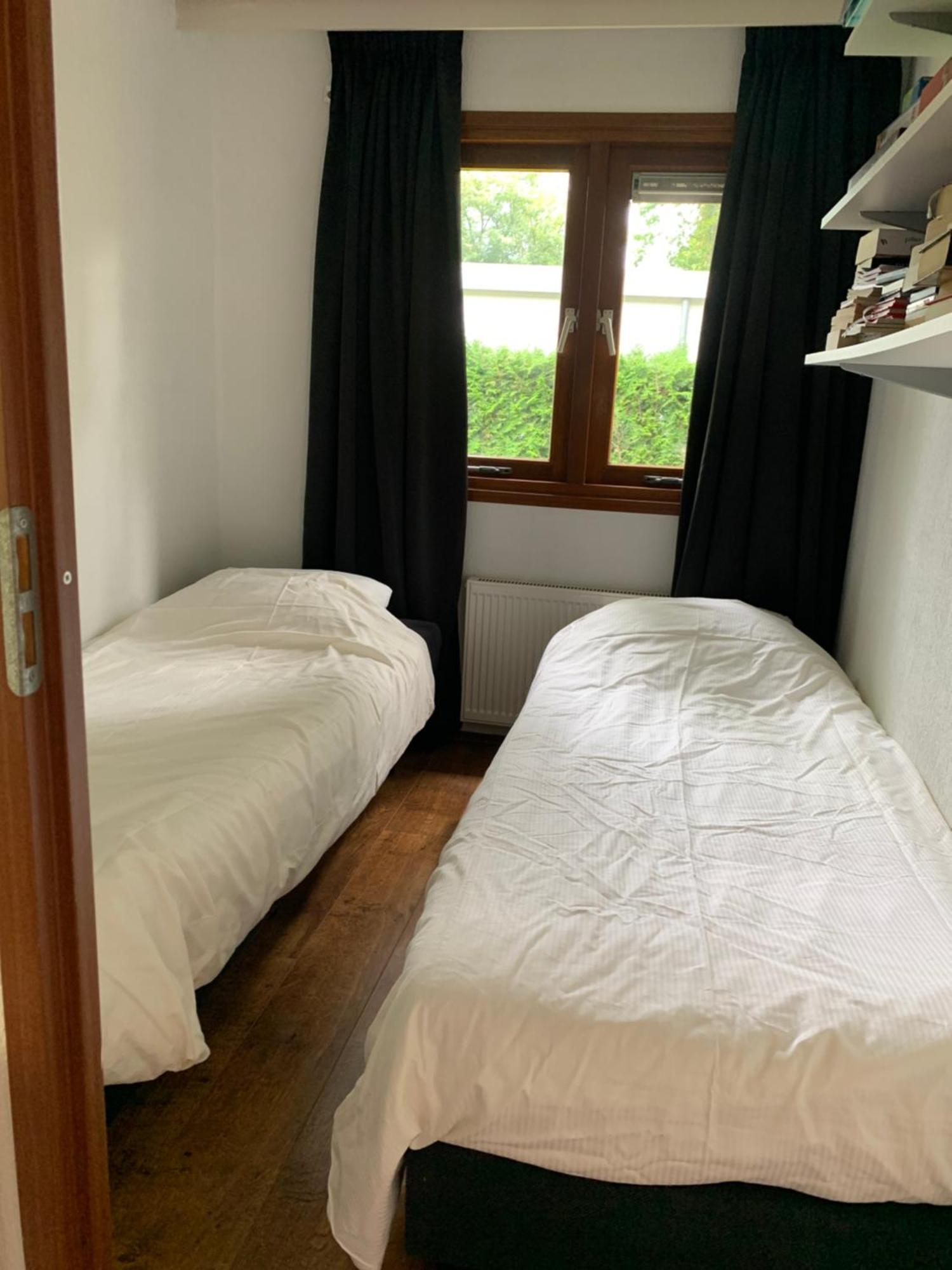 Topparken Veluwe Chalet: Private Garden Retreat in Beekbergen Room photo