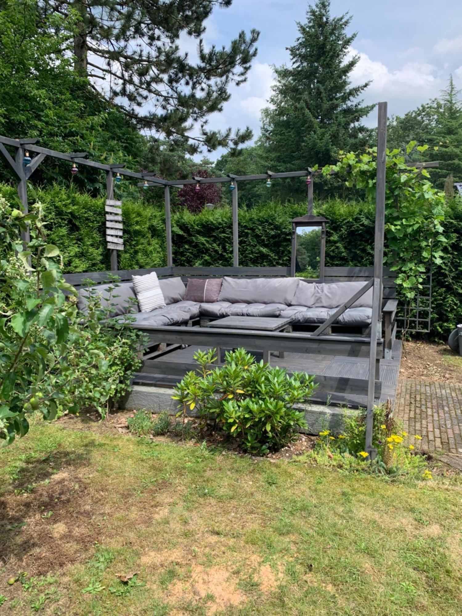 Topparken Veluwe Chalet: Private Garden Retreat in Beekbergen Room photo