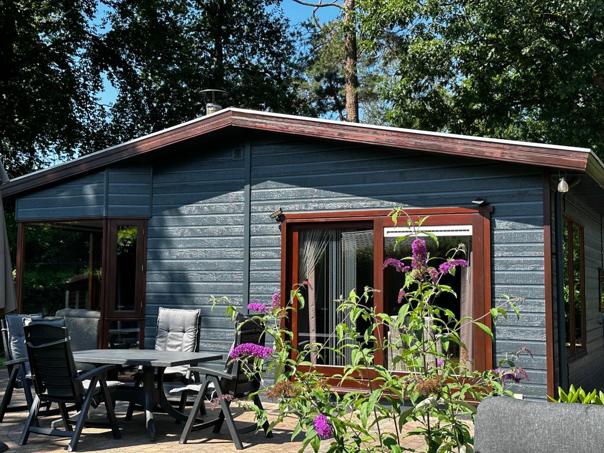 Topparken Veluwe Chalet: Private Garden Retreat in Beekbergen Exterior photo