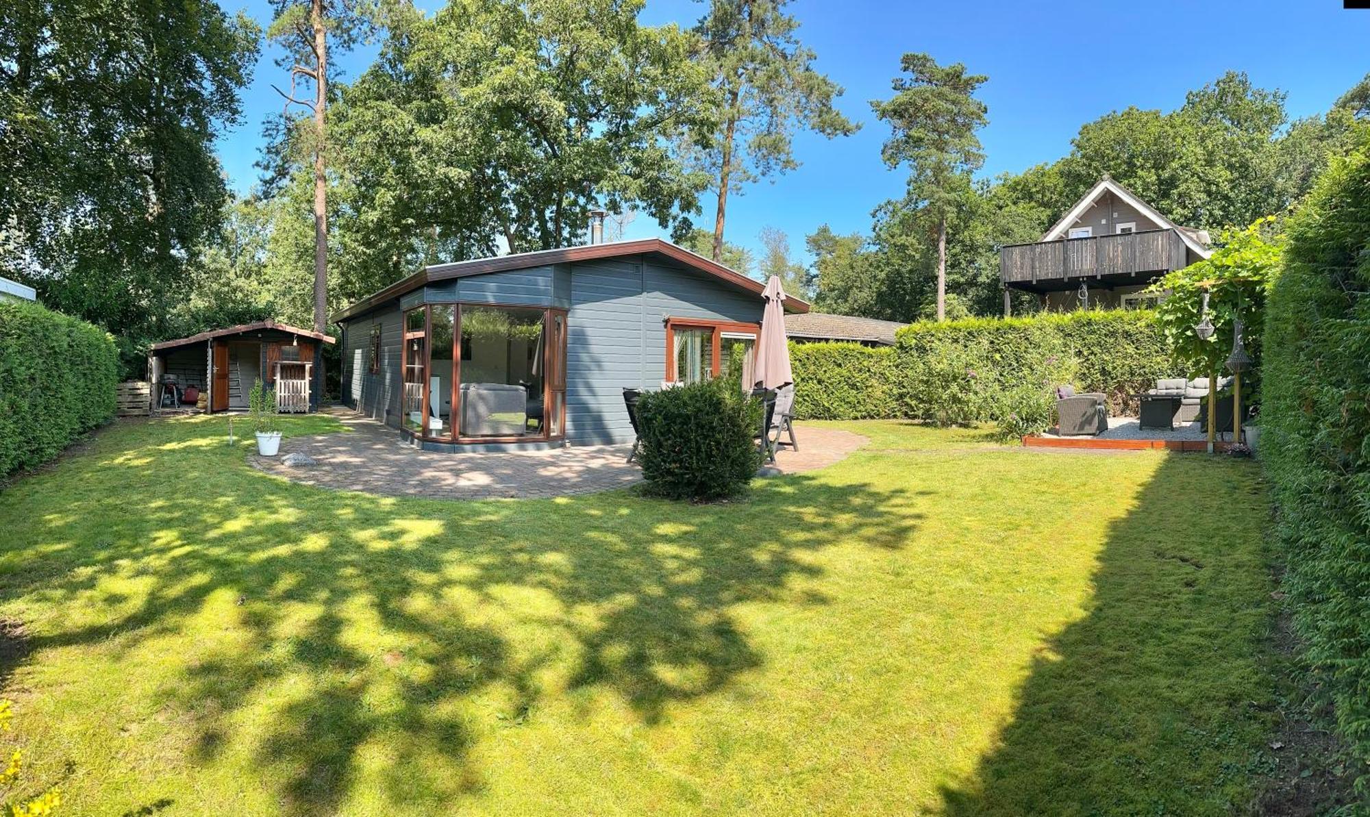 Topparken Veluwe Chalet: Private Garden Retreat in Beekbergen Exterior photo